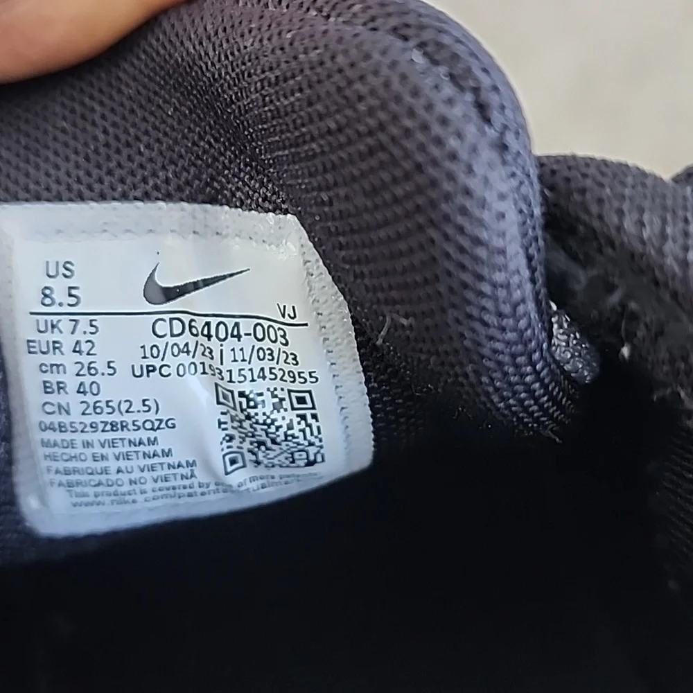 Nike Black Mesh Sneakers - Picture 10 of 10
